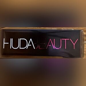 HUDA Beauty liquid Matt lipstick / Nude Gold Digger